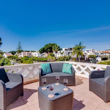 Oliveiras De Vilamoura By The Portuguese Butler Villa *