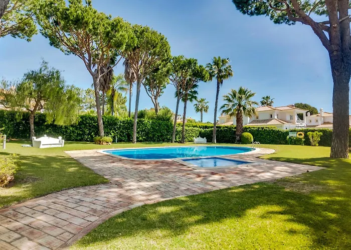 Oliveiras De Vilamoura By The Portuguese Butler Villa *